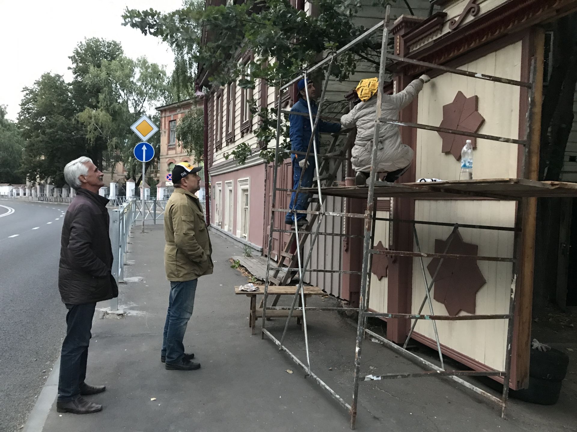 Фестиваль Тома Сойера в Казани: волонтёры закончили всё на Доме Беркутова и не скучают без работы. 28 августа 2019