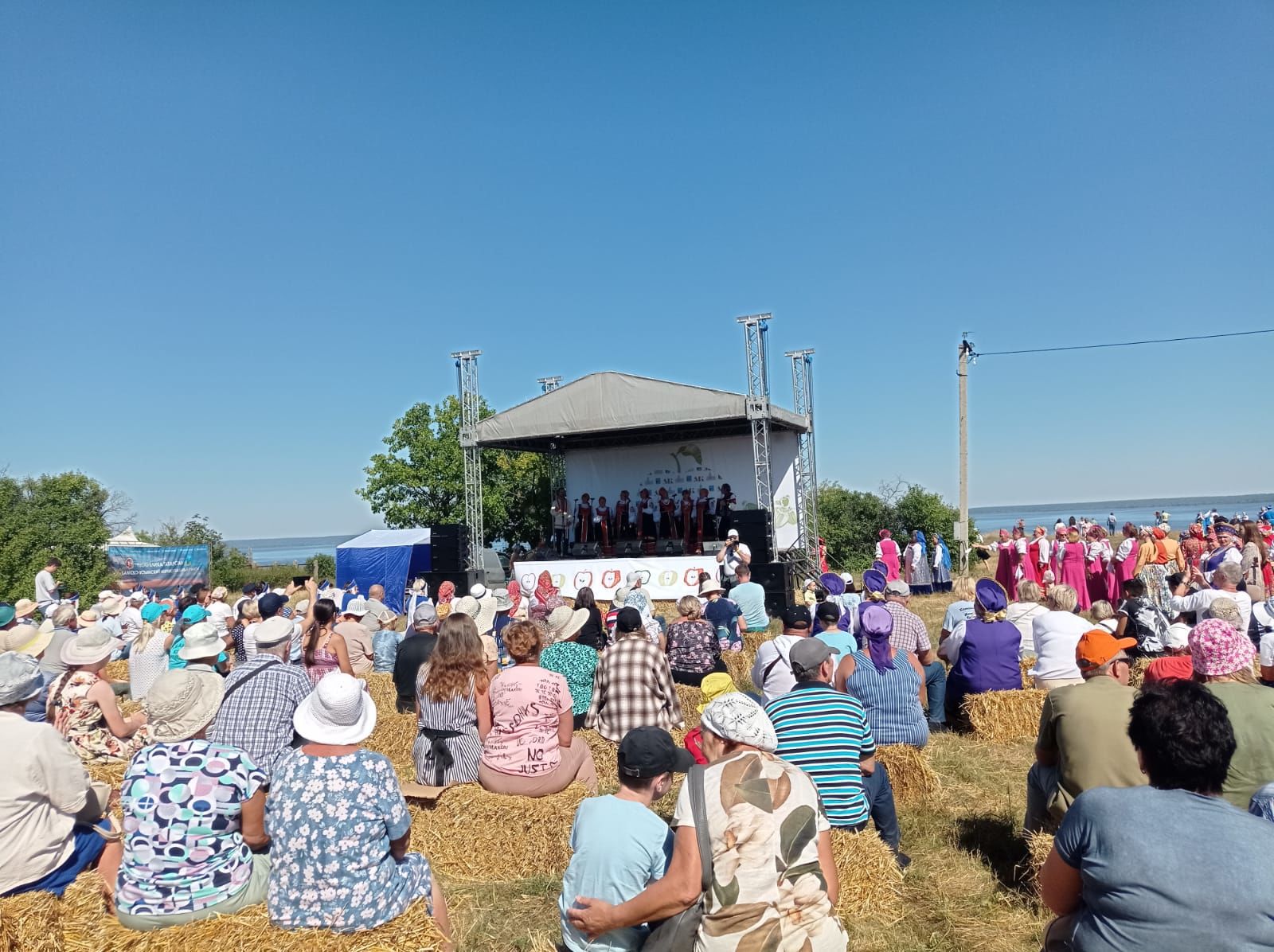В Красновидово прошёл фольклорный фестиваль «Яблочный Спас»