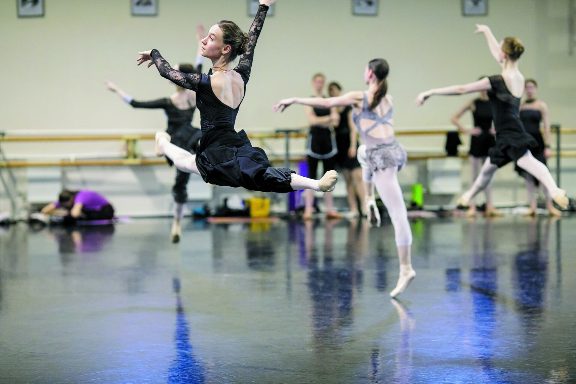 С чего начинается каждый рабочий день артиста балета?