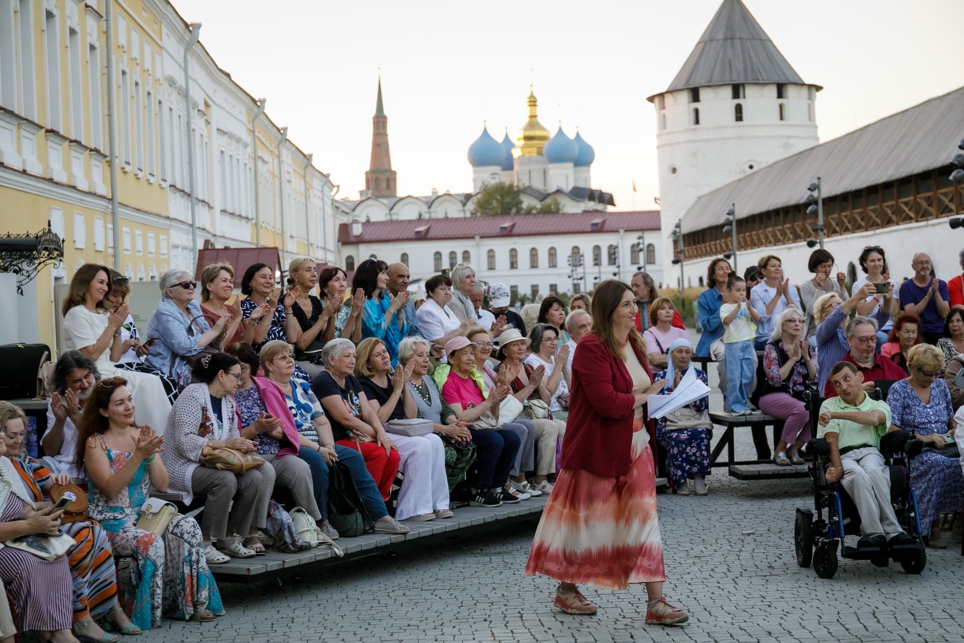 Вчера во Дворе Присутственных мест Казанского Кремля состоялся завершающий — августовский! —  Летний вечер журнала «Казань»