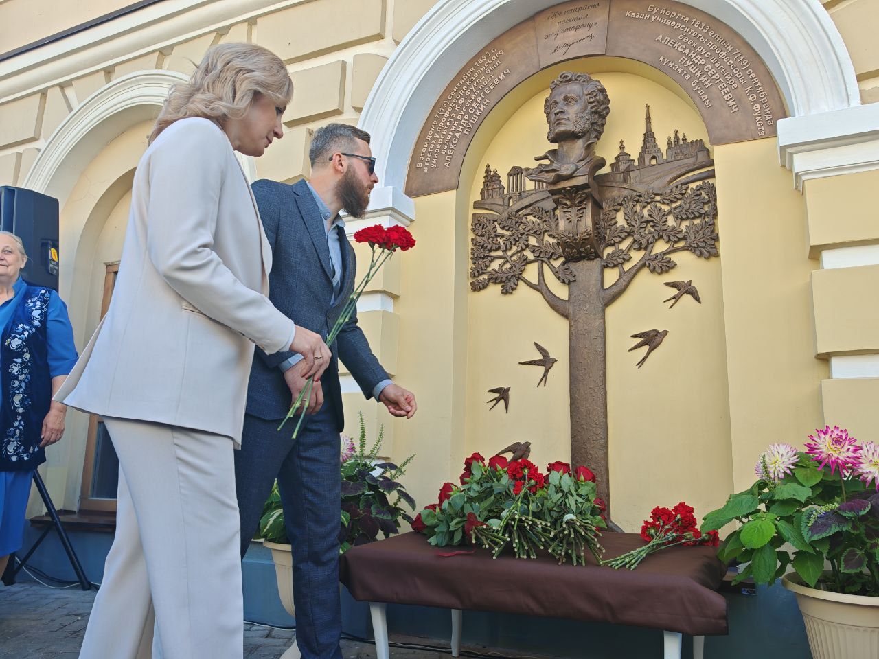 Сегодня в Казани прошел целый цикл мероприятий, приуроченных к годовщине пребывания в нашем городе Александра Сергеевича Пушкина (поэт побывал у нас ровно 191 год назад).