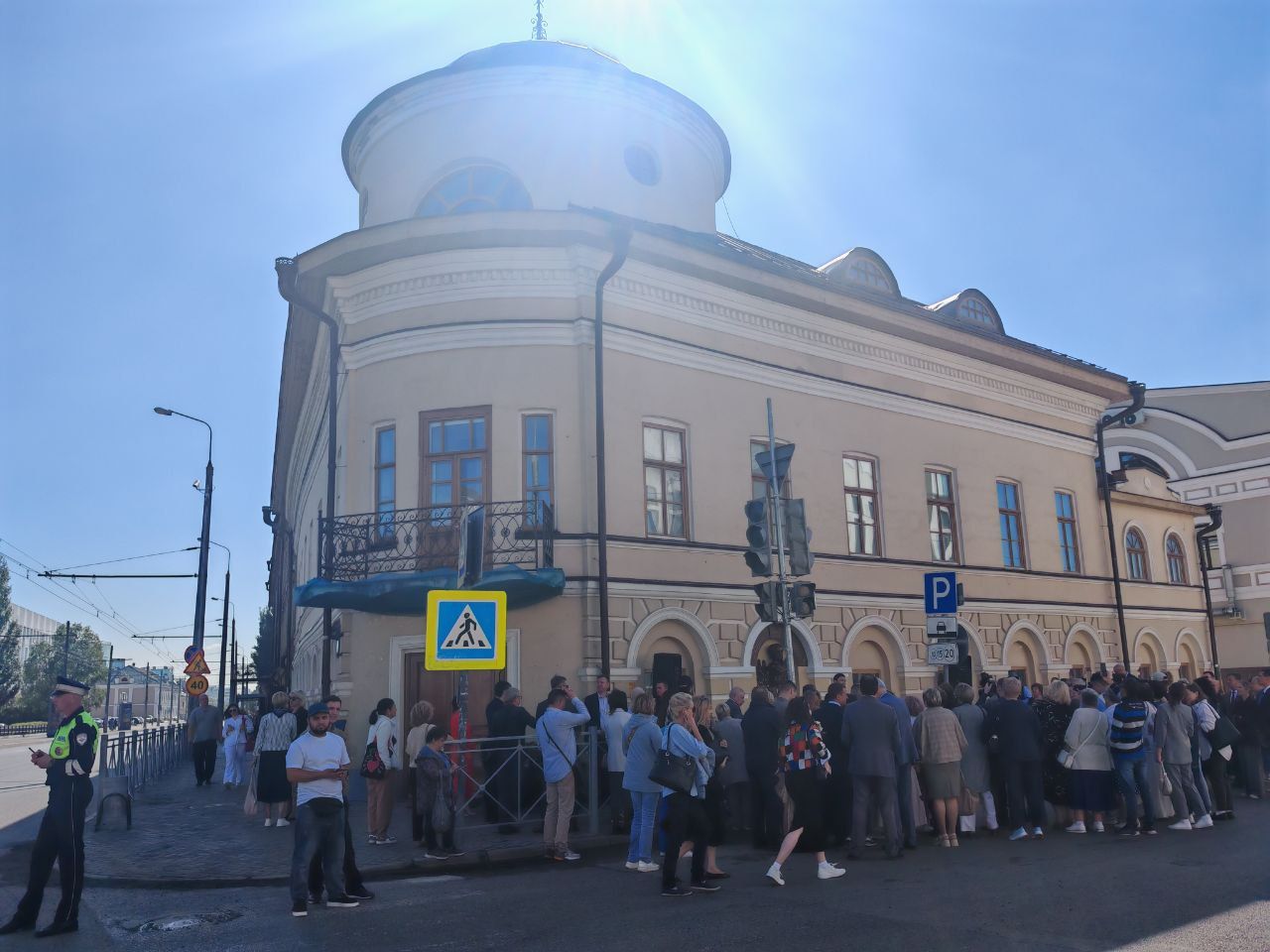 Сегодня в Казани прошел целый цикл мероприятий, приуроченных к годовщине пребывания в нашем городе Александра Сергеевича Пушкина (поэт побывал у нас ровно 191 год назад).