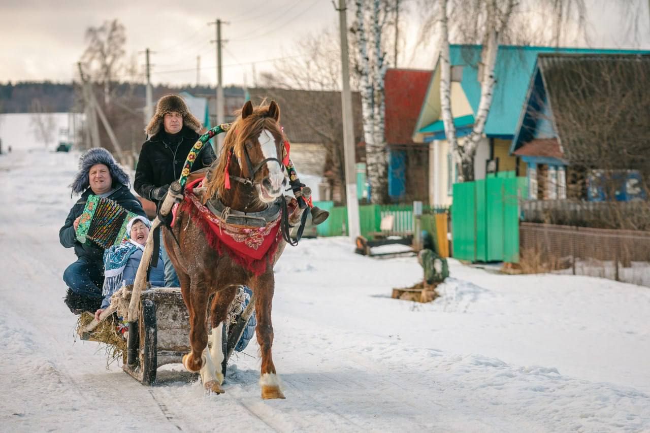 Мы празднуем масленицу не в день весеннего равноденствия, а почти на месяц раньше. Это связано с православием, которое в свое время перекроило языческие обычаи и календарь