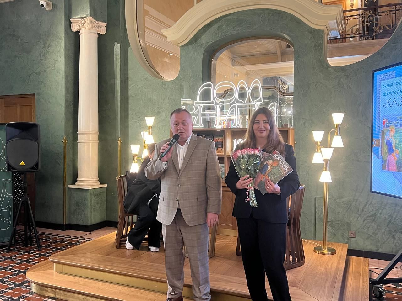 В Санкт-Петербургском Доме Книги (Дом компании Зингера на Невском) состоялась творческая встреча с главными редакторами журналов «Казань» и «Идель» — Альбиной АБСАЛЯМОВОЙ и Рамзией ГАЛИМОВОЙ