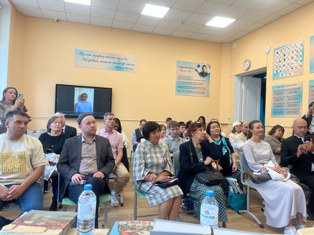 В Татарском культурном центре г. Москвы (Дом Асадуллаева) состоялась встреча с писателями из Татарстана, организованная Полномочным представительством РТ в РФ и Татарским книжным издательством