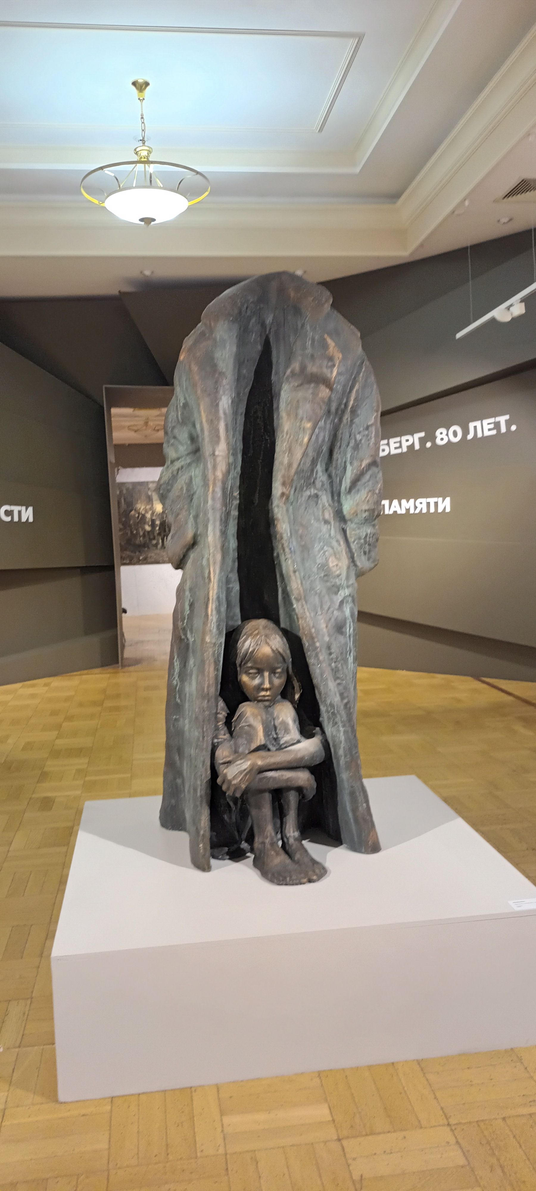В галерее «Хазинэ» открылась историко-художественная выставка «Без срока давности. Нюрнберг. 80 лет. Место памяти».