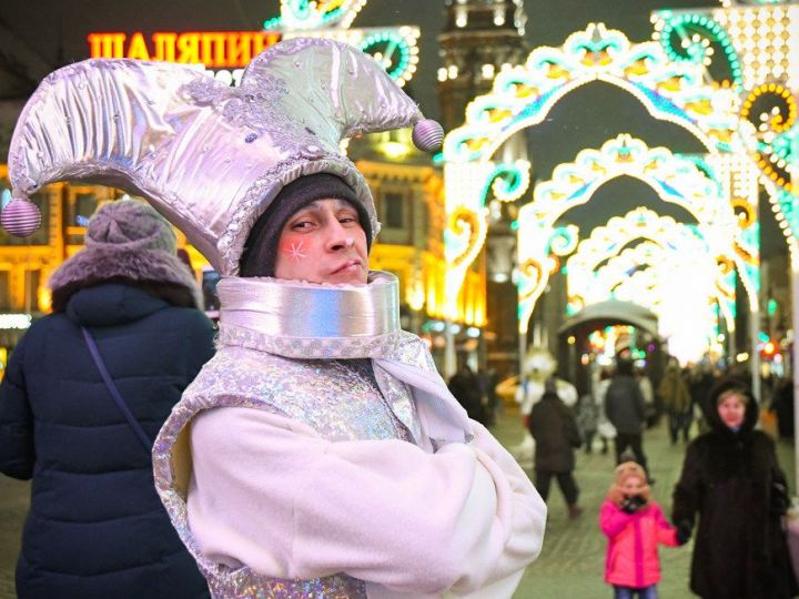«Дурацкий цЫрк» от уличного театра «Высокие братья» можно увидеть в Казанских парках