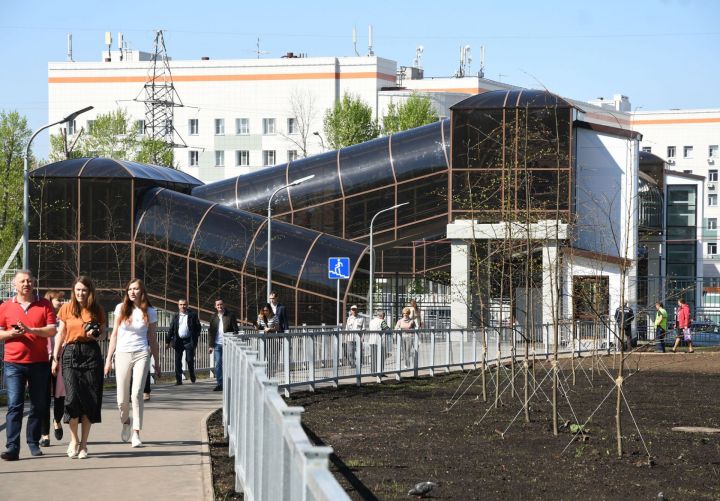 В Казани открылся надземный пешеходный переход через железную дорогу на перегоне Ометьево – Дербышки
