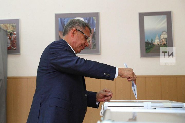 Рустам Минниханов проголосовал на праймериз «Единой России» в Татарстане