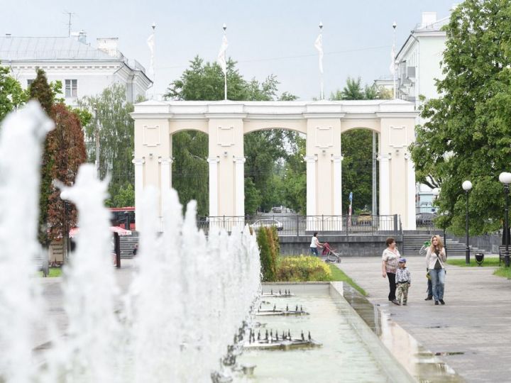 В парках Казани завершается летний сезон: «Аксенов-фест», ярмарки добра, кинопоказы и дискуссии
