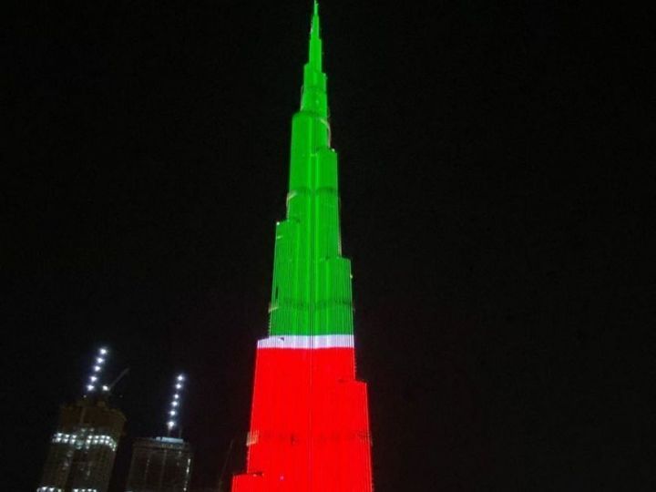 В Дубае небоскреб окрасили в цвета флага Татарстана