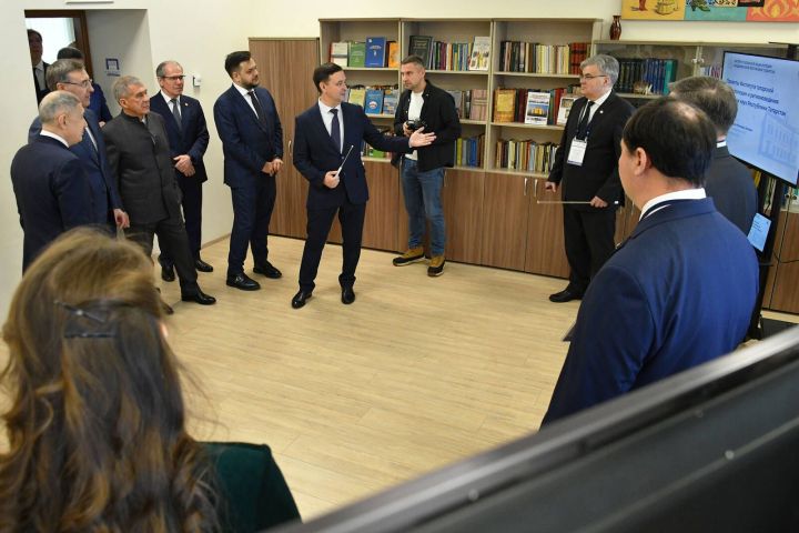 Рустам Минниханов и Валерий Фальков посетили Институт истории имени Ш.Марджани