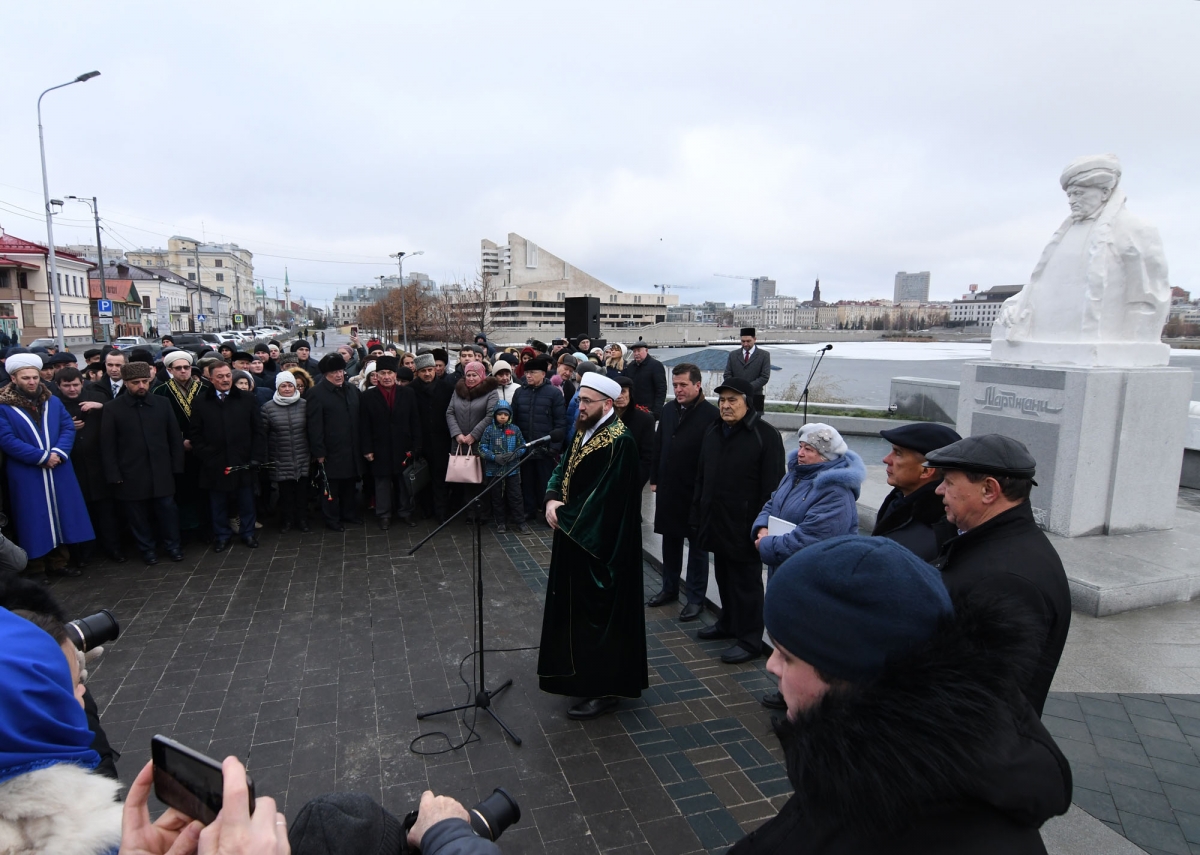 Памятник известному татарскому богослову Шигабутдину Марджани открыли на набережной Кабана