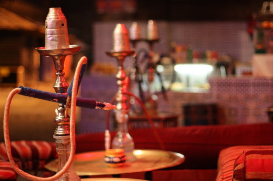 Минздрав  предложил запретить курение кальяна в кафе и ресторанах