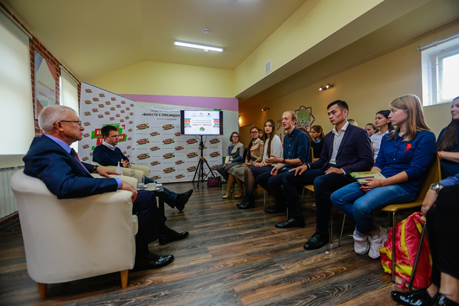 «Команда Татарстана» представила сенатору Олегу Морозову лучшие молодежные инициативы.