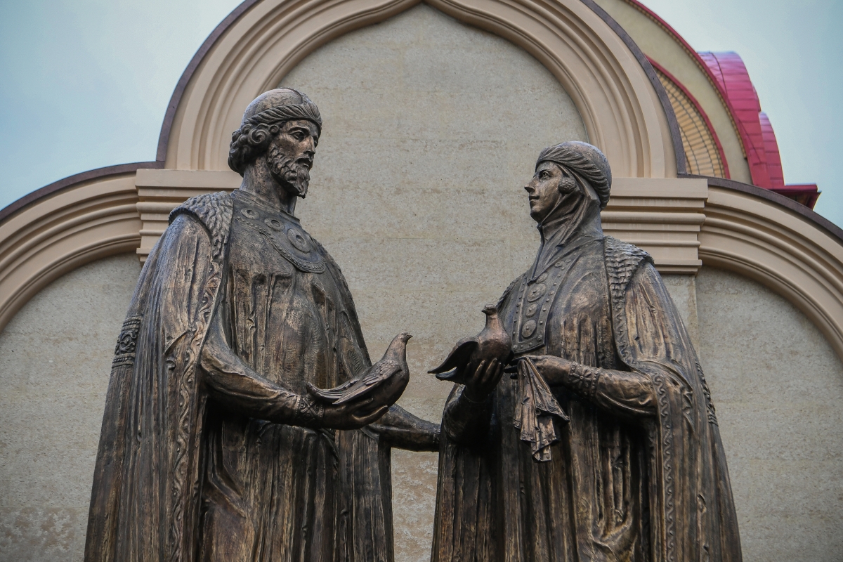 Памятник святым Петру и Февронии открыли в Казани