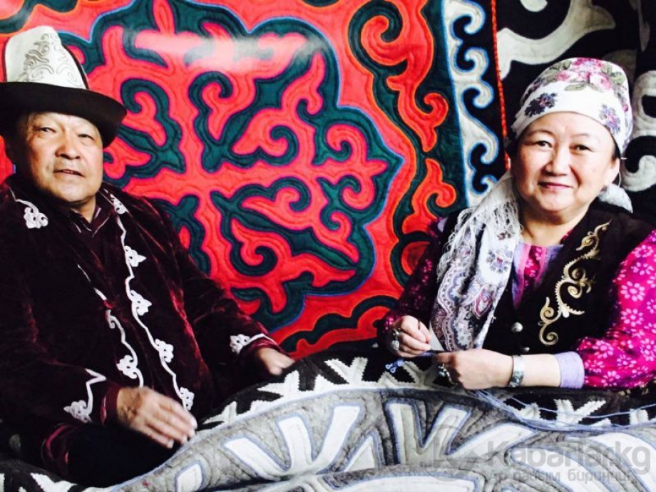 Килемы и ширдаки – уникальные кыргызские ковры на выставке в «Хазинэ»
