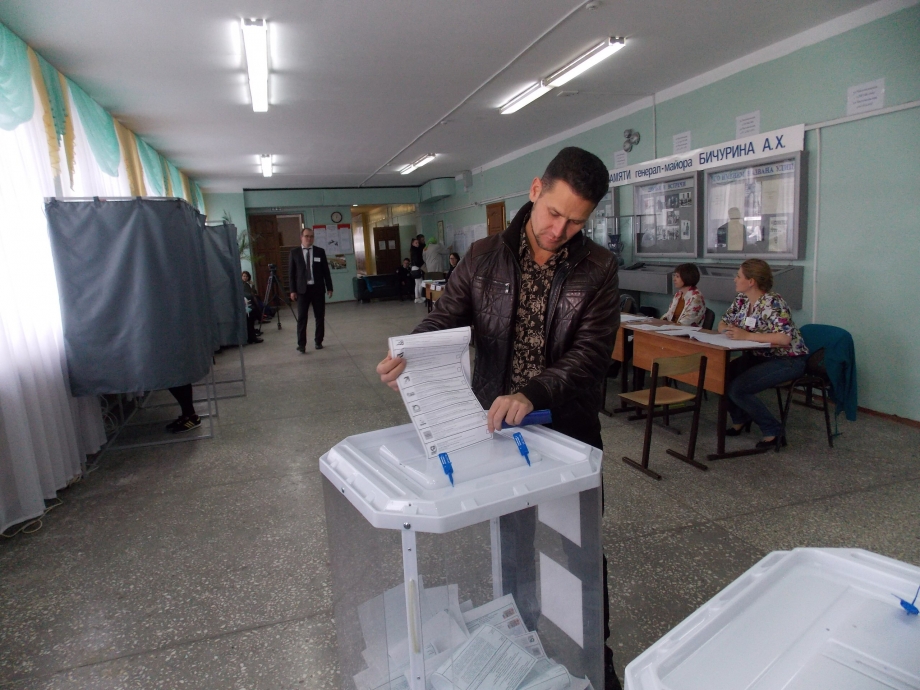 Популярный музыкант Антон Салакаев проголосовал в Казани   