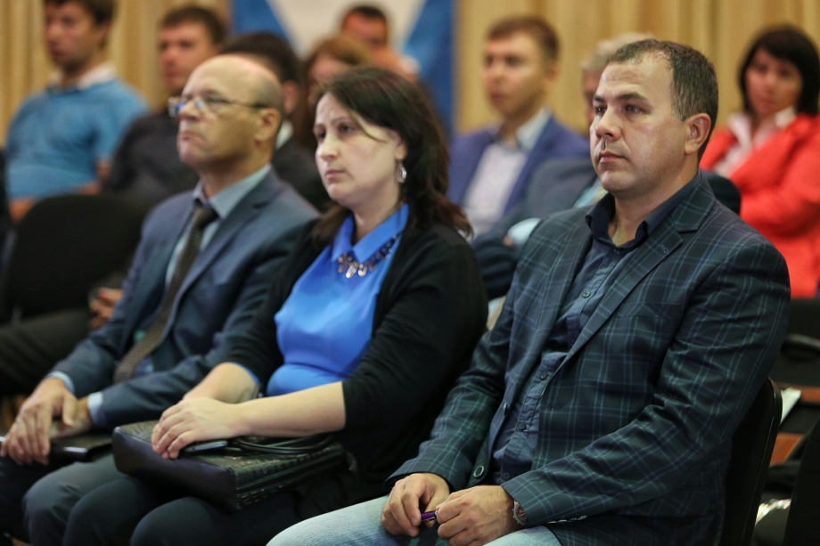 Сторонники партии «Единая Россия» в Татарстане провели общественные слушания по актуальным вопросам ЖКХ и обсудили меры поддержки местных товаропроизводителей