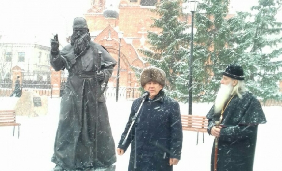 В Казани открыли памятник митрополиту Андриану 