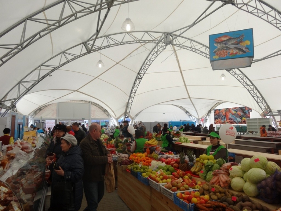 На семи площадках в Казани проходят шатровые ярмарки