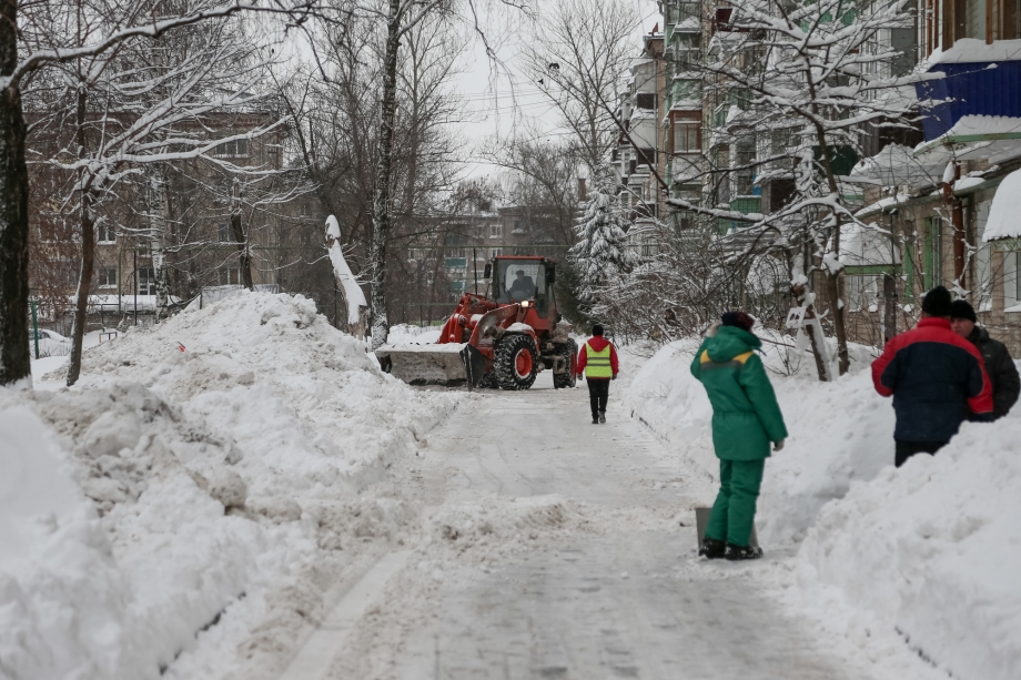 Мэр Казани поручил обеспечить уборку дворов от снега