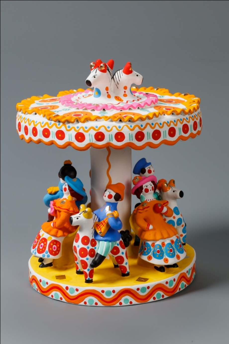 Дымковская игрушка – хоровод красок. Выставка в  Музее-заповеднике «Казанский Кремль»