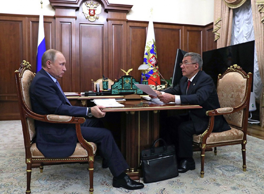 Президент Республики Татарстан рассказал Путину о решении проблем дольщиков и вкладчиков проблемных банков