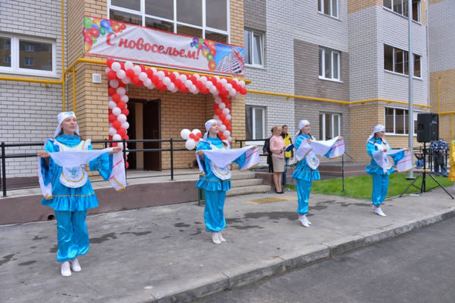 В Татарстане многодетные семьи празднуют новоселье