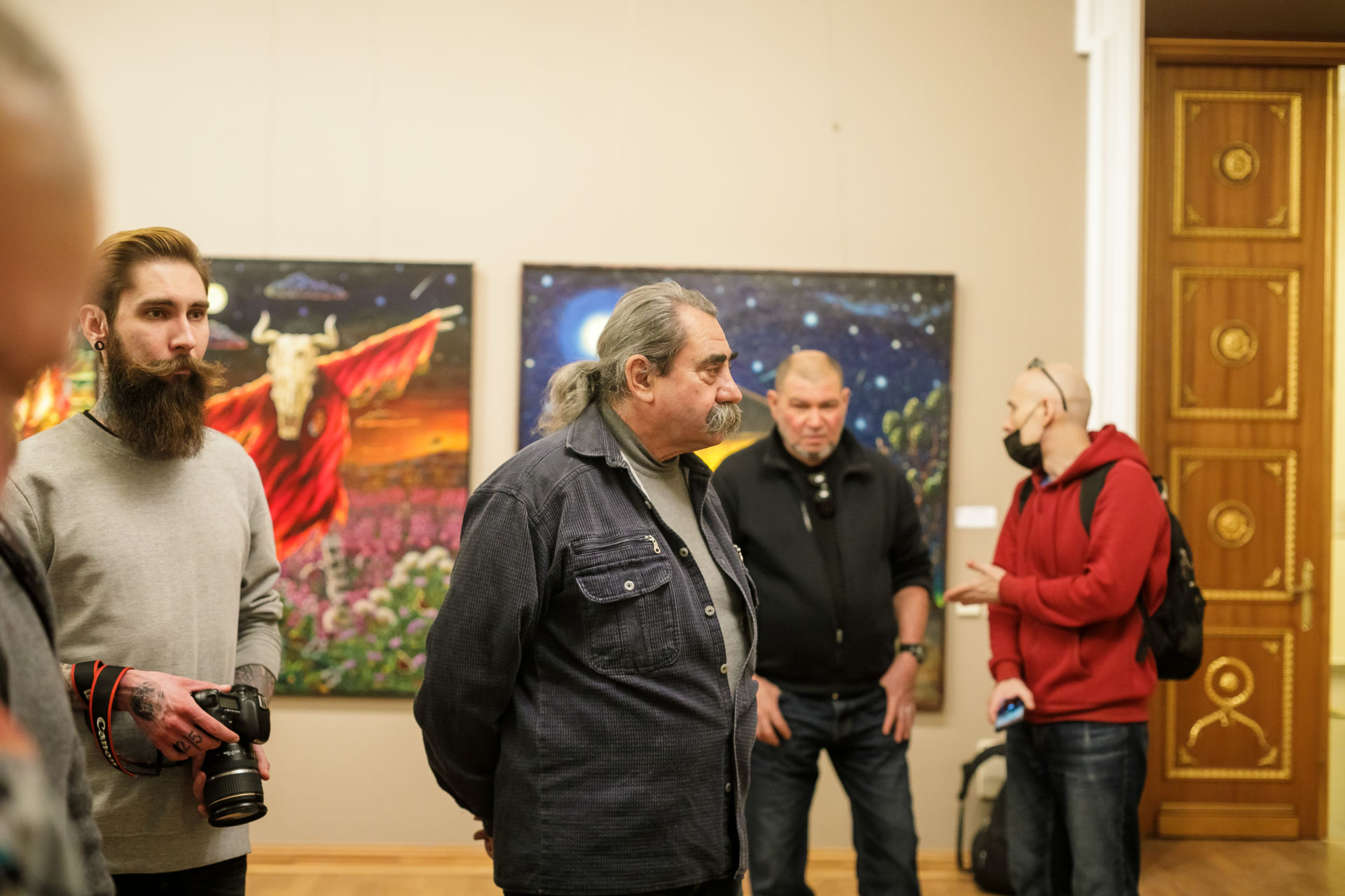 В галерее «Окно» открылась персональная выставка «пионера» татарского наива