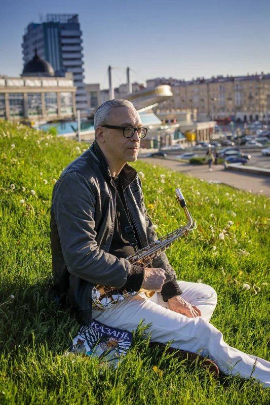 Сегодня, 6 июля, отмечает День рождения наш постоянный автор, звезда казанского джаза, «Прозаик года» по версии журнала «Казань» — Евгений СОКОЛОВ.