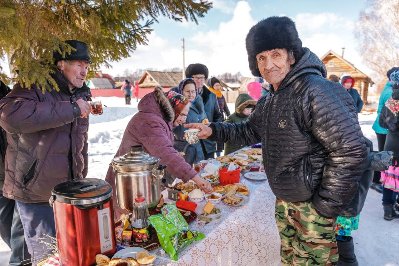 Мы празднуем масленицу не в день весеннего равноденствия, а почти на месяц раньше. Это связано с православием, которое в свое время перекроило языческие обычаи и календарь