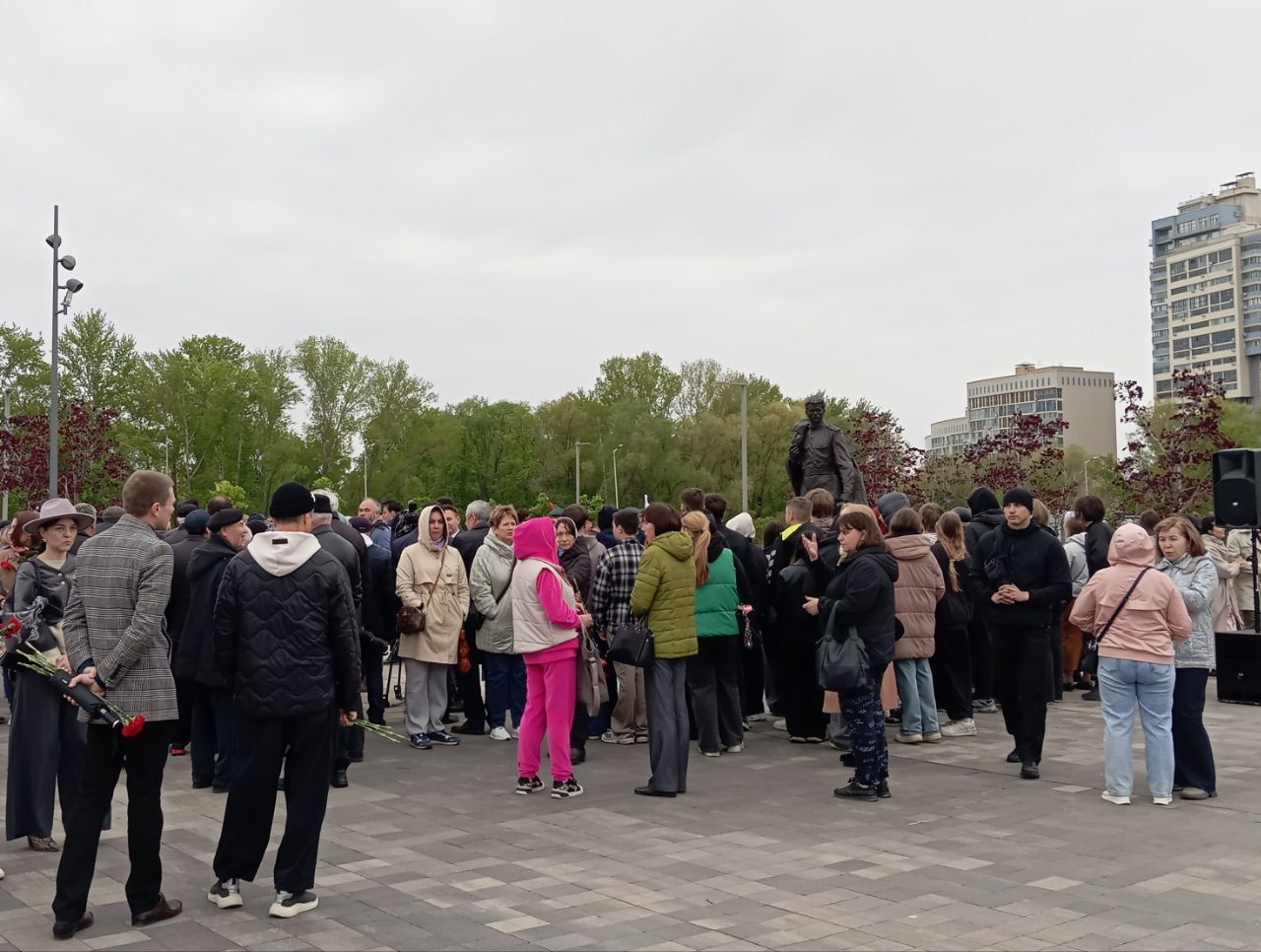 Сегодня, в преддверии Дня Победы, в Казани в сквере «Молодёжный» состоялась церемония открытия памятника татарскому советскому поэту-фронтовику Фатыху Кариму.