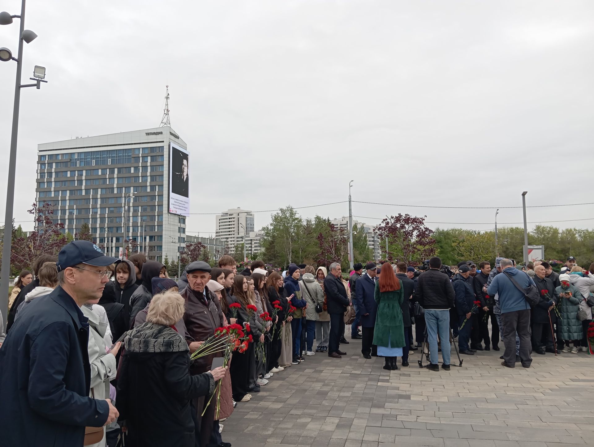 В Казани открыли памятник Фатыху Кариму