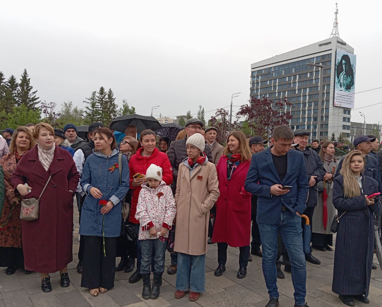 Сегодня, в преддверии Дня Победы, в Казани в сквере «Молодёжный» состоялась церемония открытия памятника татарскому советскому поэту-фронтовику Фатыху Кариму.
