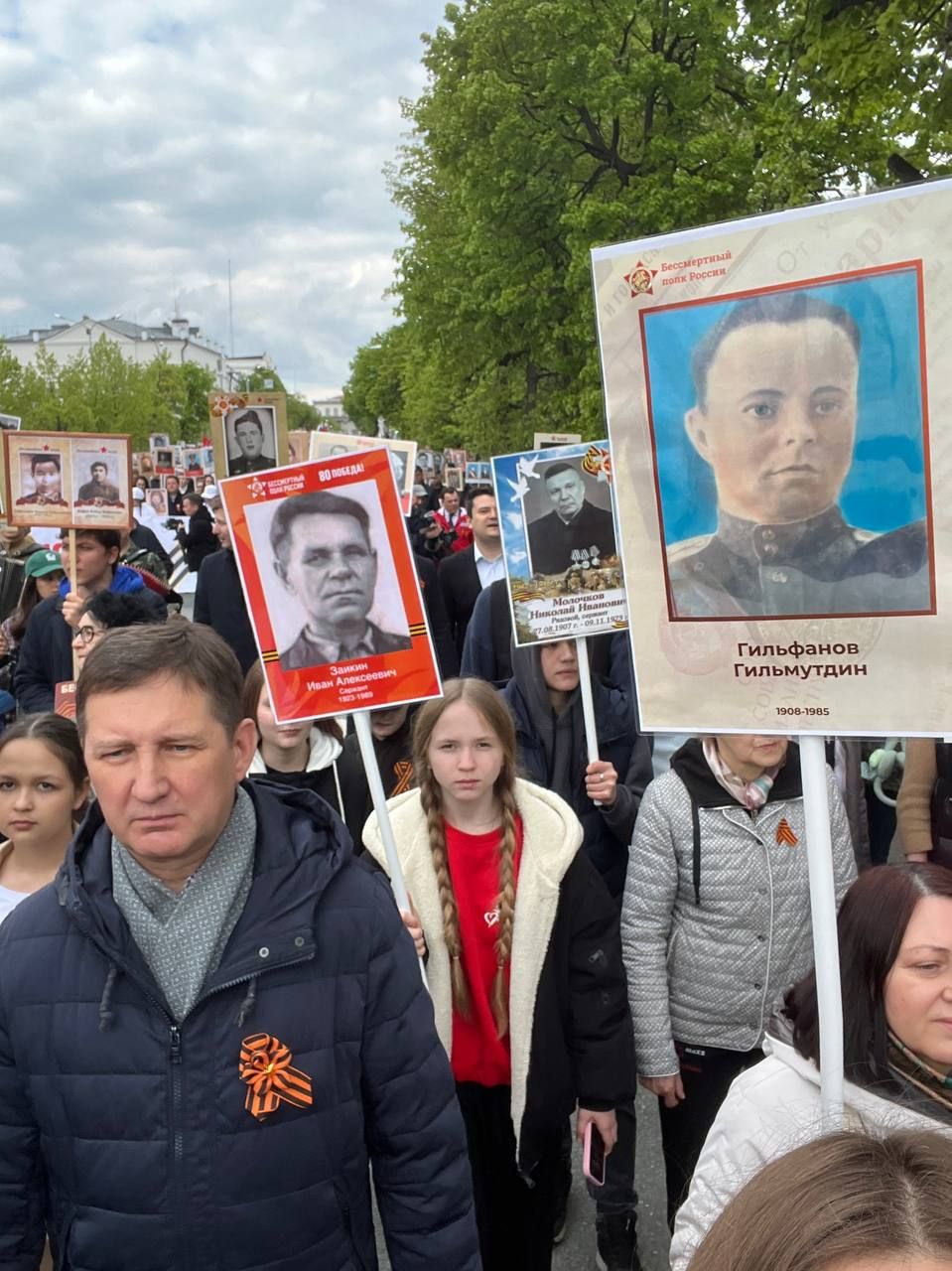 Приняли участие в шествии «Бессмертного полка» (а всего к акции присоединились более 150 тысяч казанцев).