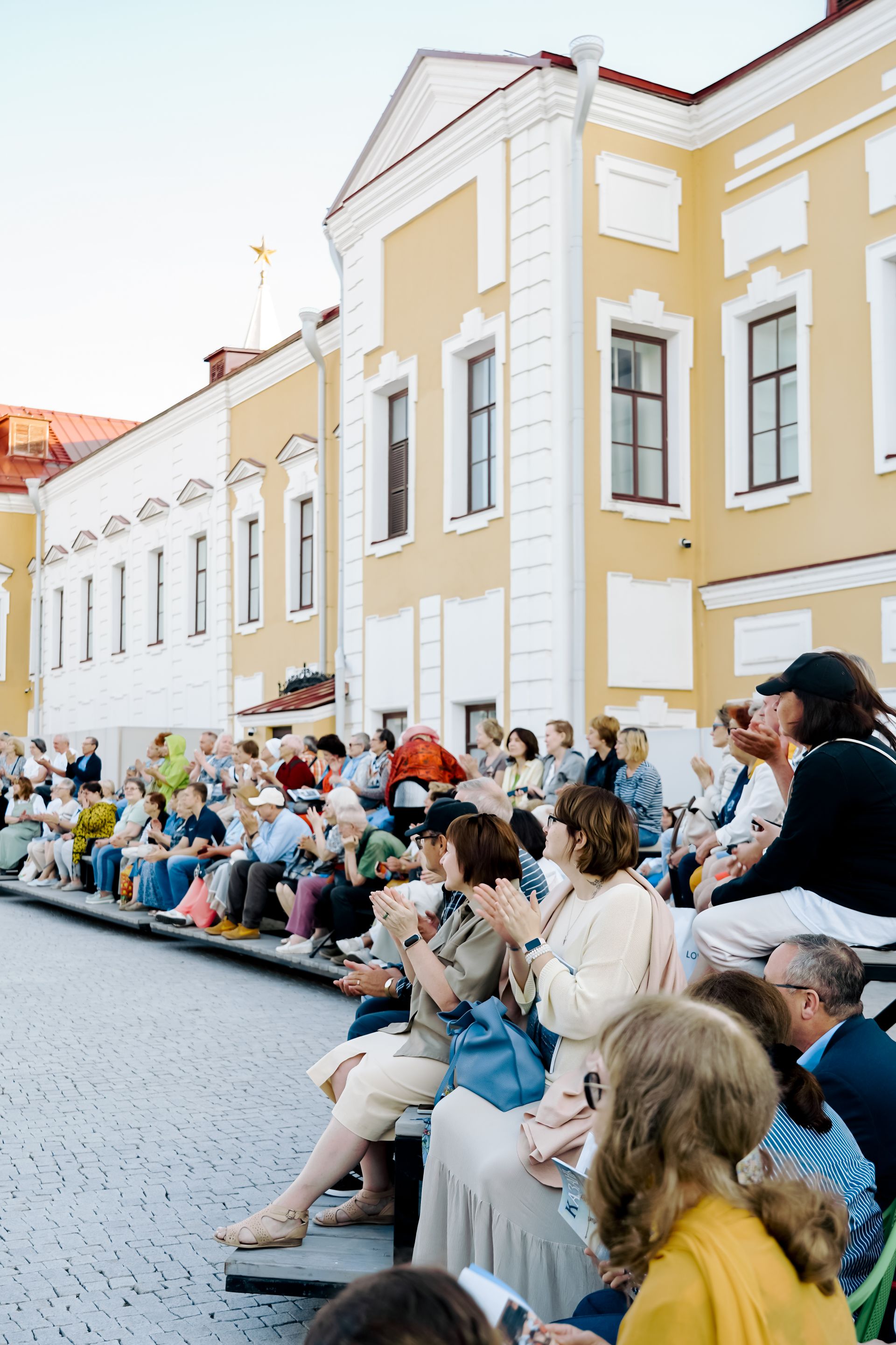 Приятные моменты вчерашнего — июльского! —  Летнего вечера журнала «Казань» во Дворе Присутственных мест Казанского Кремля ❤️