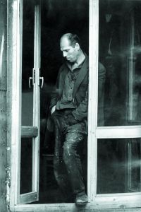 Свой среди своих.  Парадоксы Аникеёнка