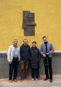 В Казани по адресу ул.Серп и Молот, 24 появилась мемориальная доска Ренату Ибрагимову