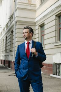 Роман с хирургией. В январском номере журнала «Казань» Альбина АБСАЛЯМОВА побеседовала с профессором Романом БРЕДИХИНЫМ