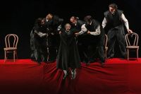 В Нижнекамском ТЮЗе прошла премьера «Шинели»: классика в диалоге с современностью