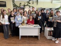 Сегодня в Центральной городской библиотеке Казани состоялась творческая встреча с Альбиной Абсалямовой — поэтом, главным редактором литературно-художественного журнала «Казань»