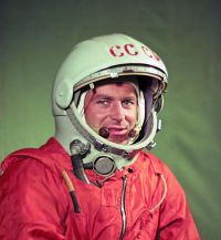 С Днём космонавтики!