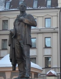 Даром  только  птички  поют!