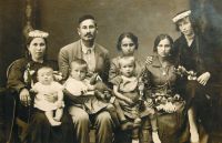 Реликвия,  излучающая свет