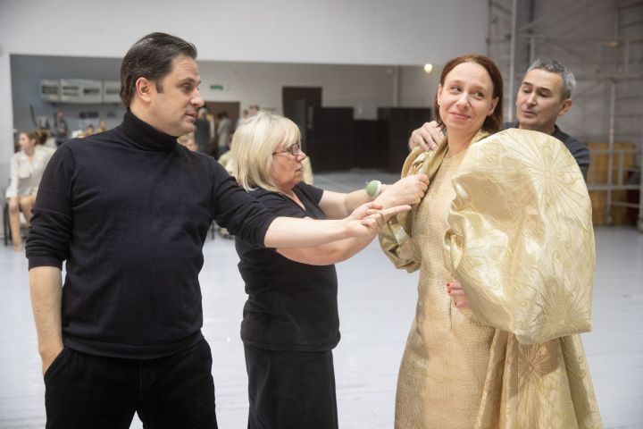 Актёры театра имени Качалова примерили костюмы к новому спектаклю