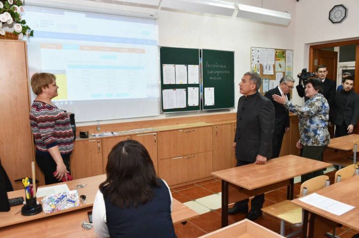 Татарстанские школы начали тестировать обучение на онлайн-платформах Яндекса и Сбербанка