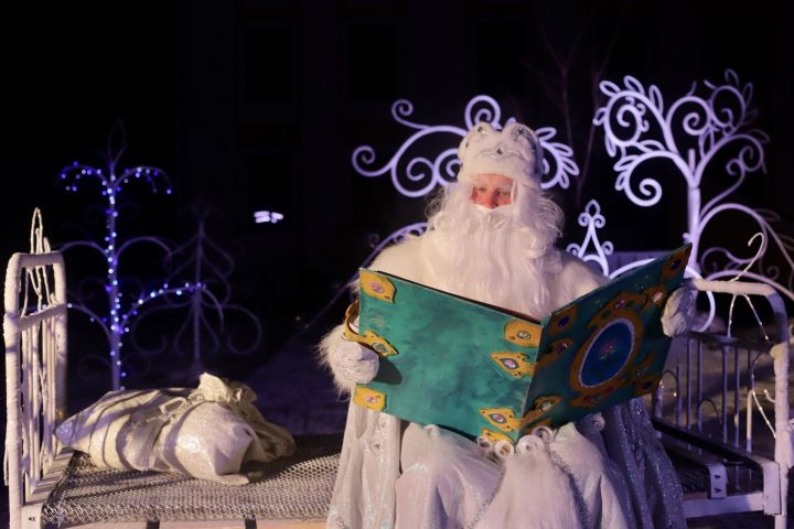 Во дворе Присутственных мест покажут спектакль  «Сон дедушки Мороза»
