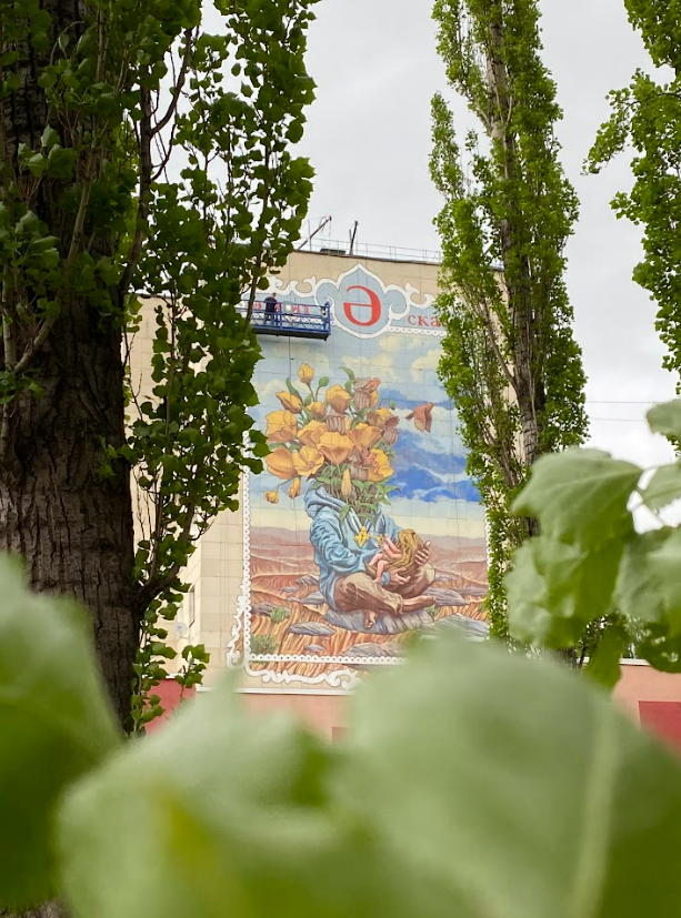 В Альметьевске отреставрируют шесть муралов, украшающих городские фасады