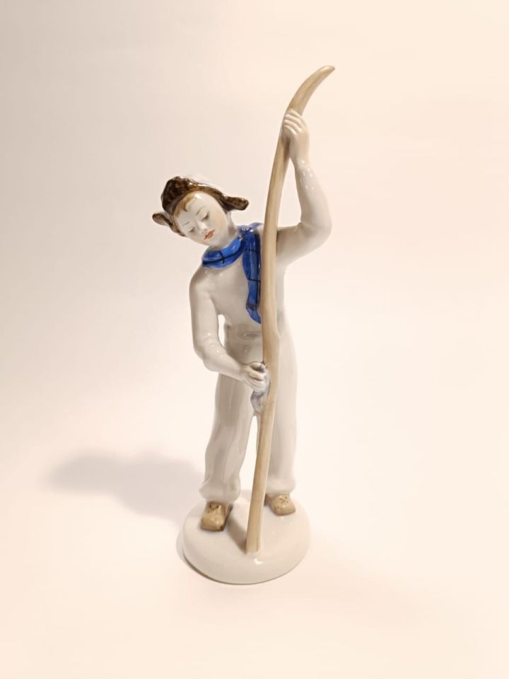 Герои  шкафов, буфетов  и советских ёлок